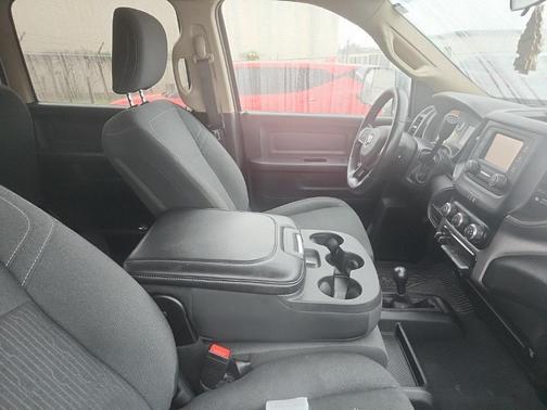 2019 RAM 2500 Tradesman Crew Cab 4x4 6'4' Box
