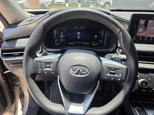 Silver 2025 INFINITI QX60 Luxe