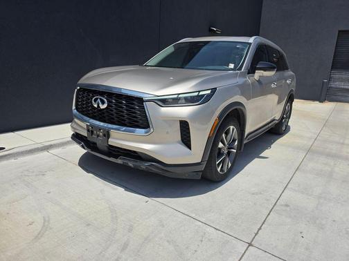 Silver 2025 INFINITI QX60 Luxe