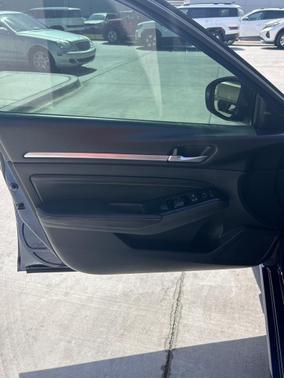 2023 Nissan Altima SR FWD