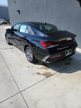 Abyss Black 2026 Hyundai ELANTRA SE