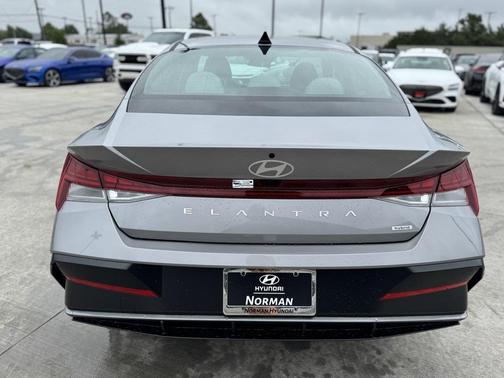 2025 Hyundai ELANTRA Limited