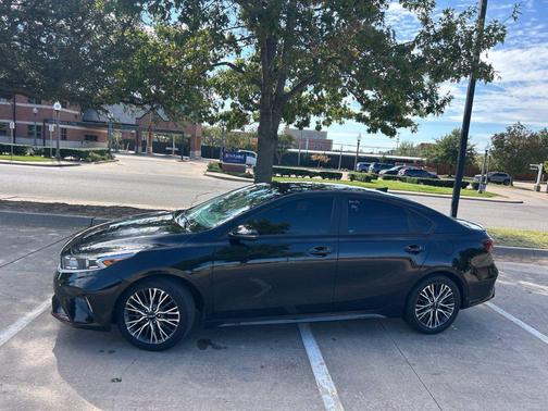 Aurora Black 2024 Kia Forte GT-Line