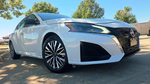 Pearl White Tricoat 2025 Nissan Altima 2.5 SV