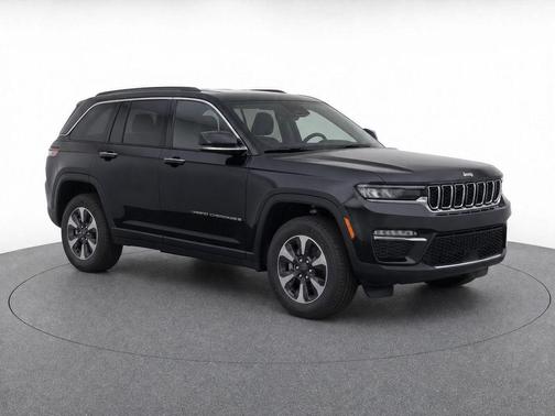 Diamond Black Crystal Pearlcoat 2024 Jeep Grand Cherokee 4xe Base