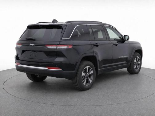Diamond Black Crystal Pearlcoat 2024 Jeep Grand Cherokee 4xe Base