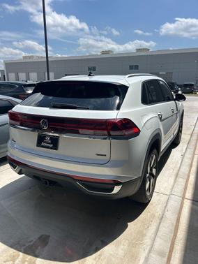 2026 Volkswagen Atlas Cross Sport 2.0T SE w/Technology 4MOTION