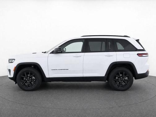 Bright White Clearcoat 2024 Jeep Grand Cherokee Altitude