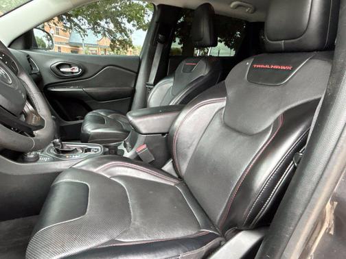 Granite Crystal Metallic Clearcoat 2022 Jeep Cherokee Trailhawk