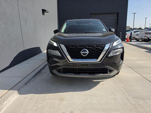 Super Black 2022 Nissan Rogue SV