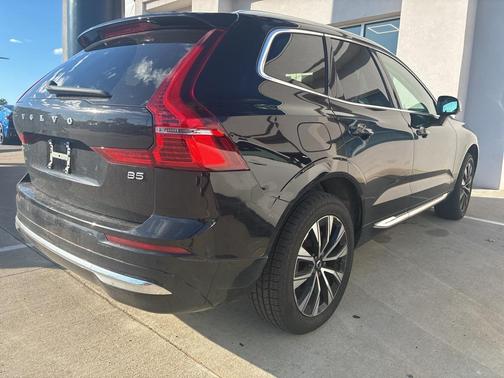 2023 Volvo XC60 B5 Plus Bright Theme