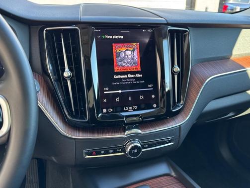 2023 Volvo XC60 B5 Plus Bright Theme