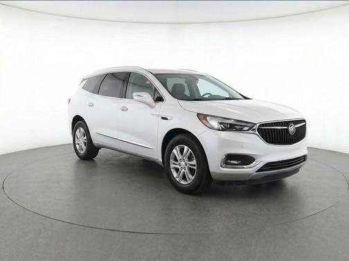 White Frost Tricoat 2018 Buick Enclave Essence