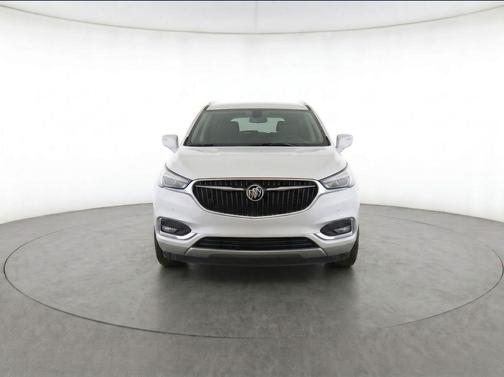 White Frost Tricoat 2018 Buick Enclave Essence