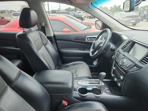 2019 Nissan Pathfinder SL