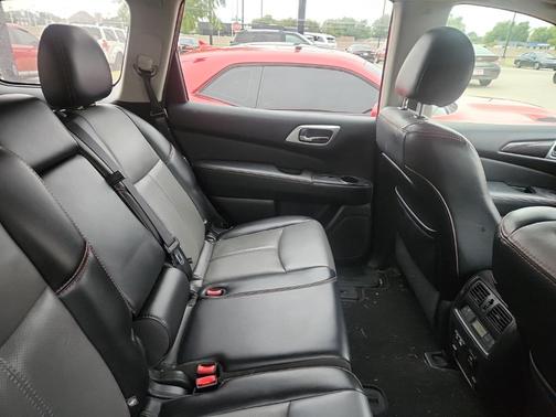 2019 Nissan Pathfinder SL