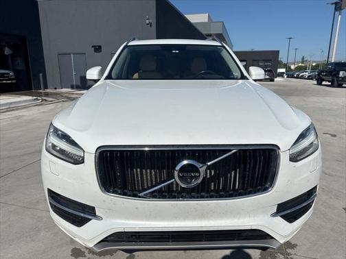 2016 Volvo XC90 T6 Momentum