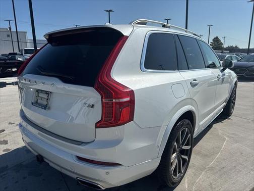 2016 Volvo XC90 T6 Momentum