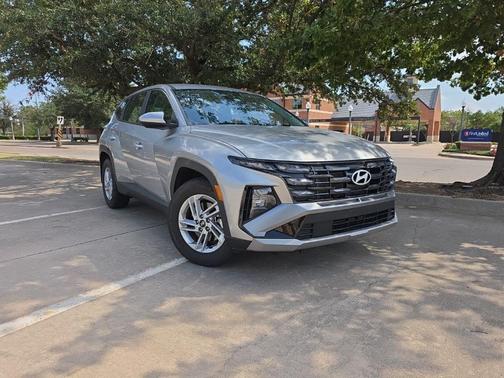 Shimmering Silver 2025 Hyundai TUCSON SE