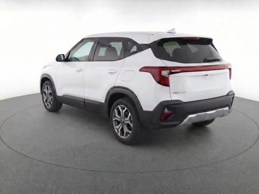 Snow White Pearl 2026 Kia Seltos LX