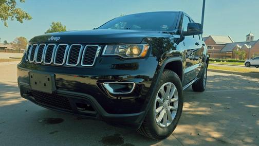 Diamond Black Crystal Pearlcoat 2021 Jeep Grand Cherokee Laredo