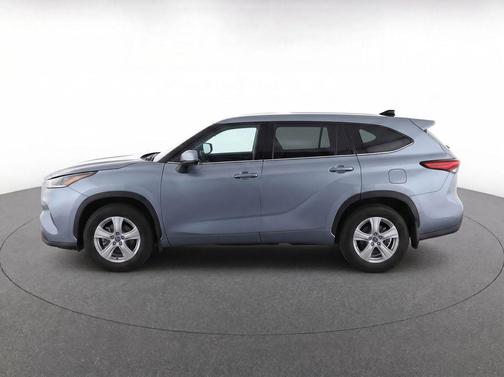 Moon Dust 2023 Toyota Highlander LE