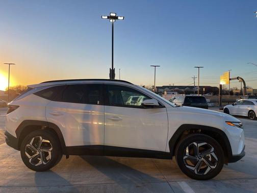 White Pearl 2024 Hyundai TUCSON Hybrid SEL Convenience