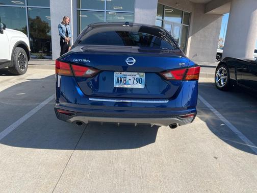 2020 Nissan Altima SR FWD