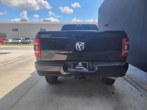 Diamond Black Crystal Pearlcoat 2021 RAM 2500 Big Horn Crew Cab 4x4 8' Box