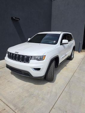 Bright White Clearcoat 2021 Jeep Grand Cherokee Laredo