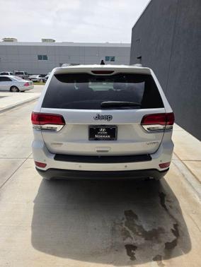 Bright White Clearcoat 2021 Jeep Grand Cherokee Laredo