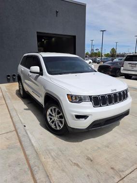 Bright White Clearcoat 2021 Jeep Grand Cherokee Laredo