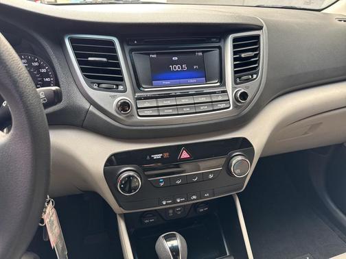 2016 Hyundai TUCSON SE