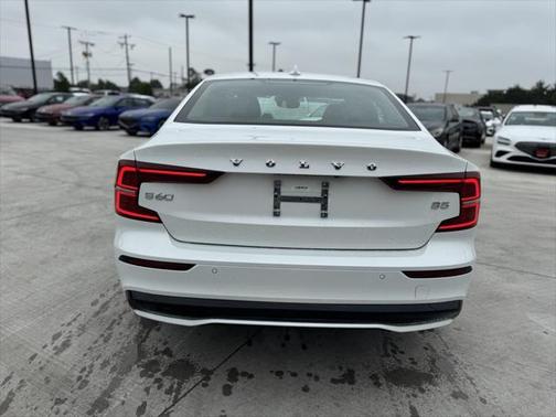 2024 Volvo S60 B5 Plus Dark Theme