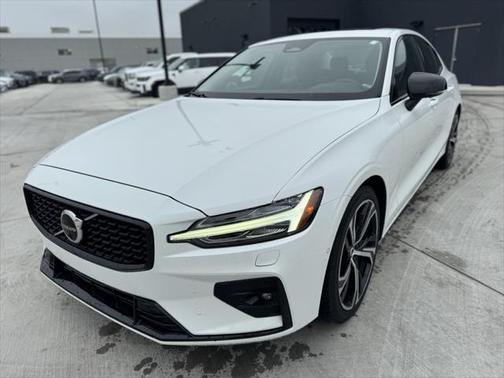 2024 Volvo S60 B5 Plus Dark Theme