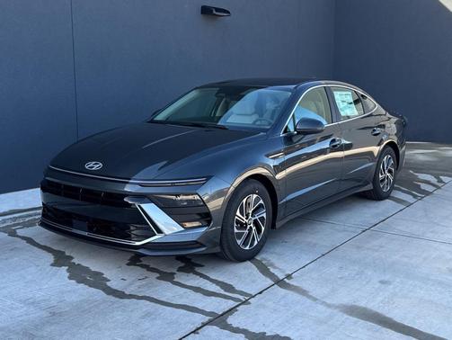 2026 Hyundai SONATA Hybrid Base