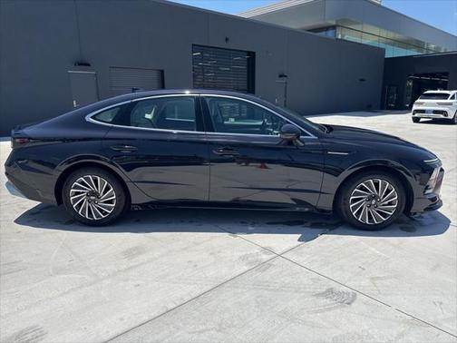 2024 Hyundai SONATA Hybrid SE