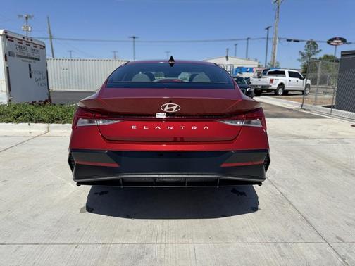 2025 Hyundai ELANTRA SEL