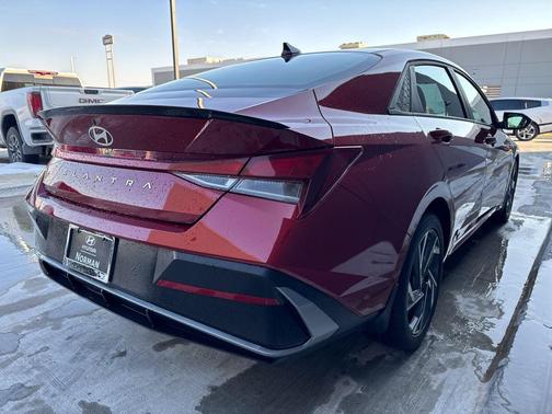 2025 Hyundai ELANTRA Sport