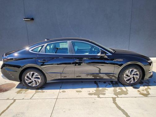 Abyss Black 2026 Hyundai SONATA Hybrid Base