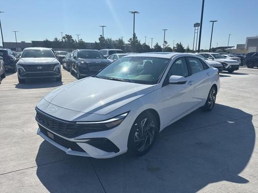 2025 Hyundai ELANTRA Limited