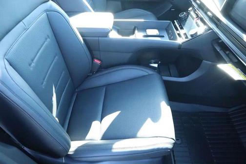 Phantom Black 2027 Hyundai SANTA FE SEL 2.4