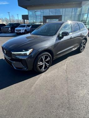 2022 Volvo XC60 B5 R-Design