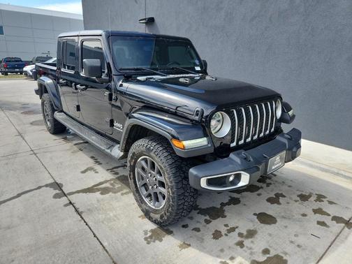 Black Clearcoat 2020 Jeep Gladiator Overland