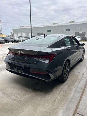 2025 Hyundai ELANTRA HEV Limited