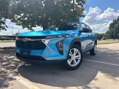 Marina Blue Metallic 2025 Chevrolet Trax LS