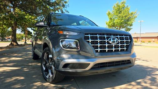 Ecotronic Gray 2025 Hyundai VENUE SEL