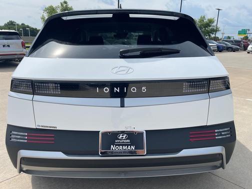 2025 Hyundai IONIQ 5 SE