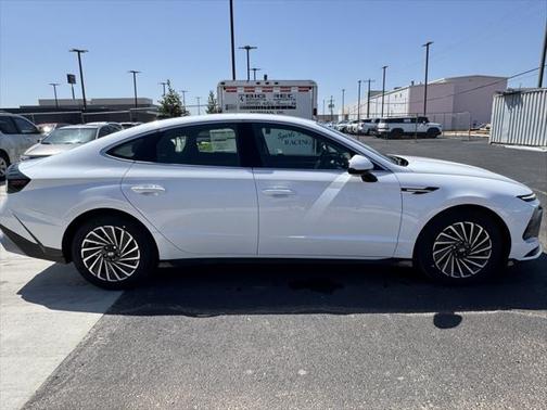 2025 Hyundai SONATA Hybrid SE