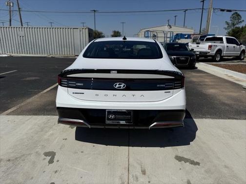 2025 Hyundai SONATA Hybrid SE